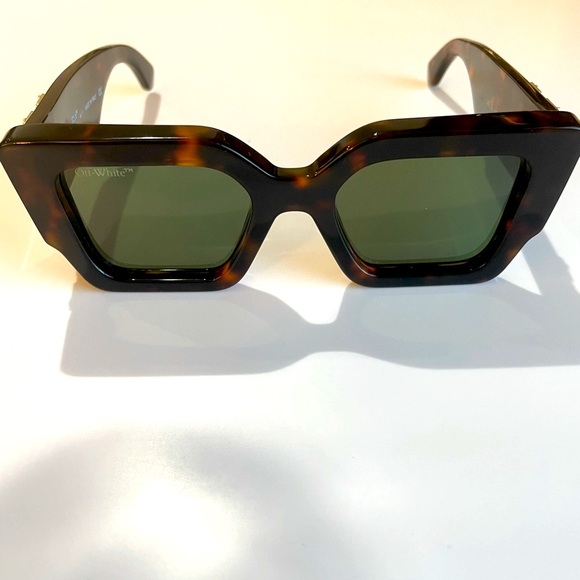 Off-White Sunglasses - Picture 1 of 7